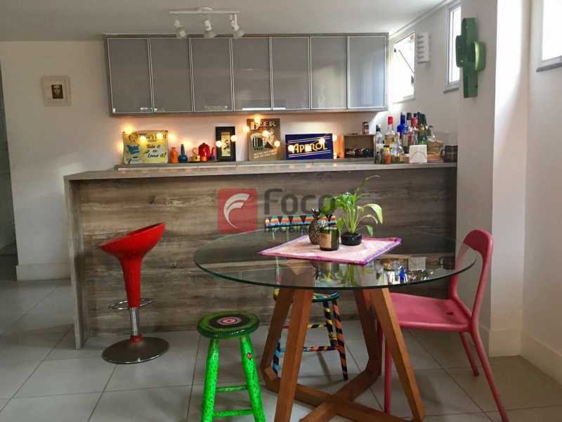 Conheça SALA COM BAR do imóvel - FLAP30727 - 9 SALA COM BAR - FLAP30727 - 9