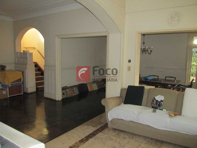 Conheça sala do imóvel - Casarão tipo Sobrado em Botafogo podendo servir para moradia ou comercial - 5 Quartos - 6 Vagas - JBCA50010 - 1 sala - Casarão tipo Sobrado em Botafogo podendo servir para moradia ou comercial - 5 Quartos - 6 Vagas - JBCA50010 - 1