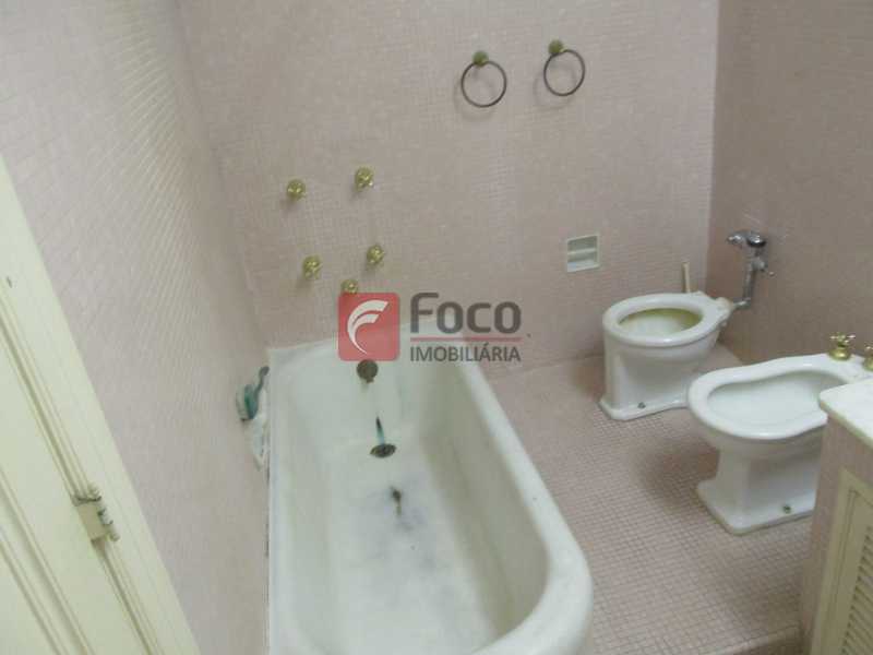 Conheça sala de banho do imóvel - Casarão tipo Sobrado em Botafogo podendo servir para moradia ou comercial - 5 Quartos - 6 Vagas - JBCA50010 - 13 sala de banho - Casarão tipo Sobrado em Botafogo podendo servir para moradia ou comercial - 5 Quartos - 6 Vagas - JBCA50010 - 13