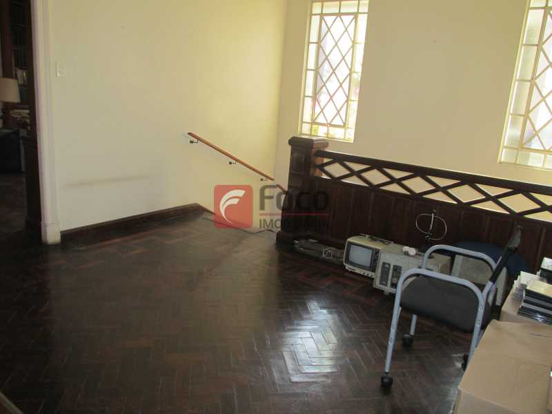 Conheça hall de acesso ao 2o.piso do imóvel - Casarão tipo Sobrado em Botafogo podendo servir para moradia ou comercial - 5 Quartos - 6 Vagas - JBCA50010 - 26 hall de acesso ao 2o.piso - Casarão tipo Sobrado em Botafogo podendo servir para moradia ou comercial - 5 Quartos - 6 Vagas - JBCA50010 - 26