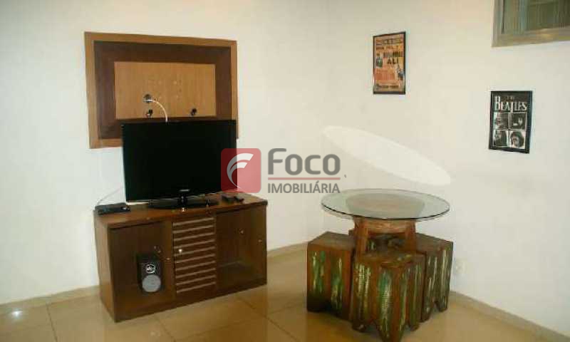 Conheça SALA do imóvel - Posto 6 a uma quadra da Praia. Conjugadão dividido em quarto e sala. Pertinho do Metrô Cantagalo. - JBKI00075 - 16 SALA - Posto 6 a uma quadra da Praia. Conjugadão dividido em quarto e sala. Pertinho do Metrô Cantagalo. - JBKI00075 - 16