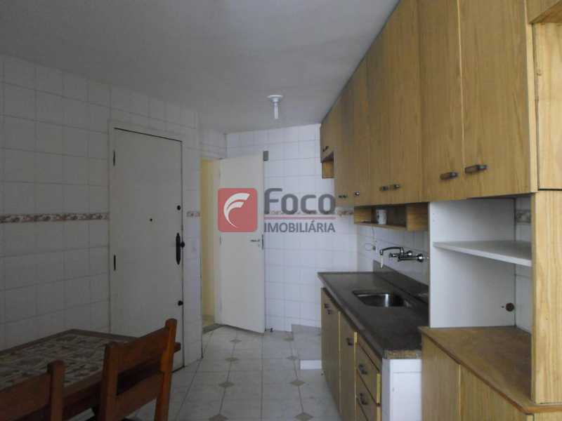 Conheça COZINHA do imóvel - Reformado! Próximo ao Clube Fluminense - Sala & 2 Quartos Com Garagem - FLAP21774 - 24 COZINHA - Reformado! Próximo ao Clube Fluminense - Sala & 2 Quartos Com Garagem - FLAP21774 - 24