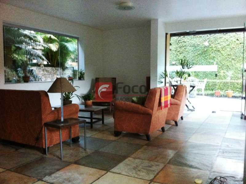 Conheça SALA do imóvel - Ampla Casa no Meio do Verde - 482 m2 no Iptu - 04 Salas, 05 dormitórios (3 suítes) - Piscina, Sauna e Lindo Jardim - JBCA50011 - 9 SALA - Ampla Casa no Meio do Verde - 482 m2 no Iptu - 04 Salas, 05 dormitórios (3 suítes) - Piscina, Sauna e Lindo Jardim - JBCA50011 - 9
