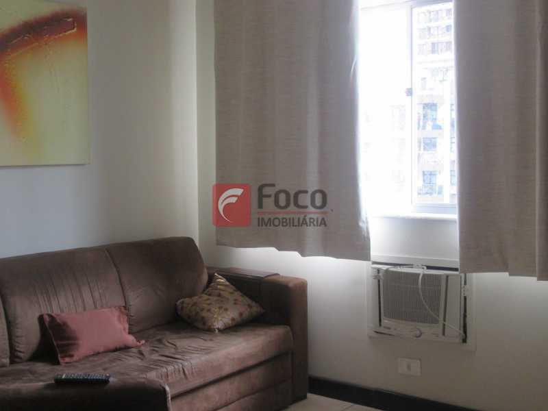 Conheça QUARTO do imóvel - Amplo Imóvel Junto À Lagoa - Ótimo Prédio Gradeado e Ajardinado - Sala & 3 Qts. Com Dependência - FLAP31658 - 10 QUARTO - Amplo Imóvel Junto À Lagoa - Ótimo Prédio Gradeado e Ajardinado - Sala & 3 Qts. Com Dependência - FLAP31658 - 10