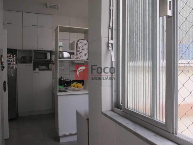 Conheça ÁREA SERVIÇO do imóvel - Amplo Imóvel Junto À Lagoa - Ótimo Prédio Gradeado e Ajardinado - Sala & 3 Qts. Com Dependência - FLAP31658 - 21 ÁREA SERVIÇO - Amplo Imóvel Junto À Lagoa - Ótimo Prédio Gradeado e Ajardinado - Sala & 3 Qts. Com Dependência - FLAP31658 - 21