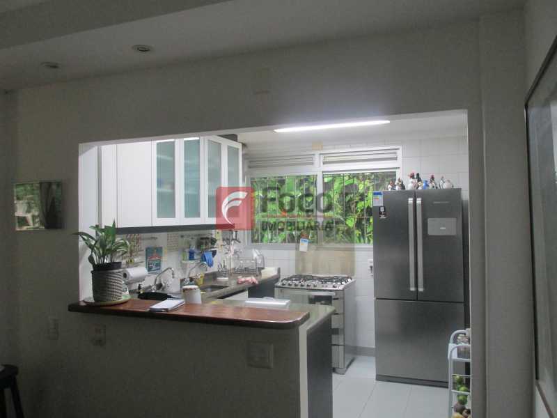 Conheça cozinha do imóvel - Localização Nobre - Linda Casa cercada de todo verde, piscina, churrasqueira - 05 Vagas - JBCA40020 - 5 cozinha - Localização Nobre - Linda Casa cercada de todo verde, piscina, churrasqueira - 05 Vagas - JBCA40020 - 5