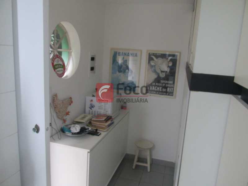 Conheça cozinha do imóvel - Localização Nobre - Linda Casa cercada de todo verde, piscina, churrasqueira - 05 Vagas - JBCA40020 - 6 cozinha - Localização Nobre - Linda Casa cercada de todo verde, piscina, churrasqueira - 05 Vagas - JBCA40020 - 6