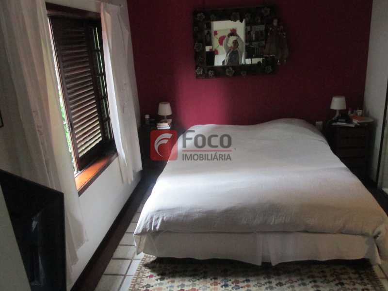 Conheça suite do imóvel - Localização Nobre - Linda Casa cercada de todo verde, piscina, churrasqueira - 05 Vagas - JBCA40020 - 12 suite - Localização Nobre - Linda Casa cercada de todo verde, piscina, churrasqueira - 05 Vagas - JBCA40020 - 12