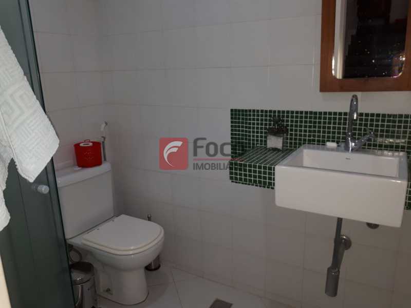 Conheça BANHEIRO do imóvel - CASA EM RUA SEM SAÍDA E GUARITA COM SEGURANÇA 24 HORAS. - FLCA60025 - 27 BANHEIRO - CASA EM RUA SEM SAÍDA E GUARITA COM SEGURANÇA 24 HORAS. - FLCA60025 - 27