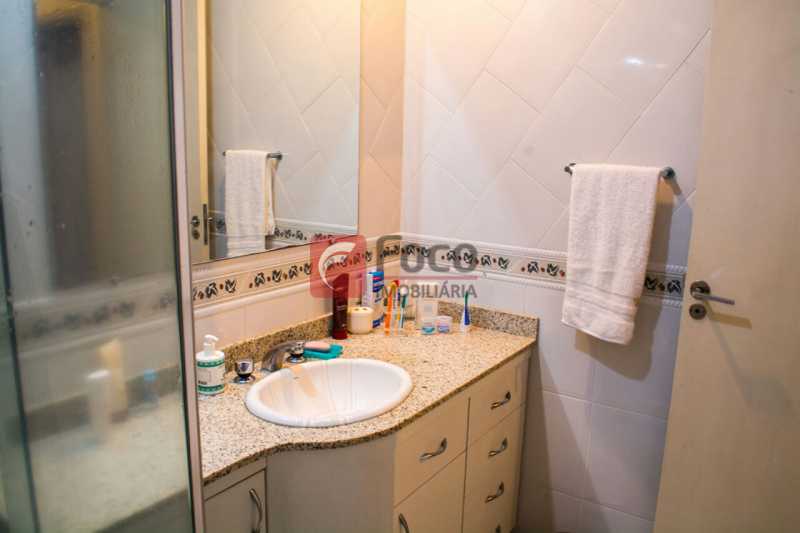 Conheça BANHEIRO SOCIAL do imóvel - Apartamento à venda Rua Voluntários da Pátria,Botafogo, Rio de Janeiro - R$ 740.000 - FLAP22007 - 13 BANHEIRO SOCIAL - Apartamento à venda Rua Voluntários da Pátria,Botafogo, Rio de Janeiro - R$ 740.000 - FLAP22007 - 13