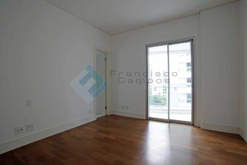 Conheça 12_Quarto_Suite do imóvel - Apartamento Península font vieille - barra da Tijuca - MEAP40018 - 13 12_Quarto_Suite - Apartamento Península font vieille - barra da Tijuca - MEAP40018 - 13