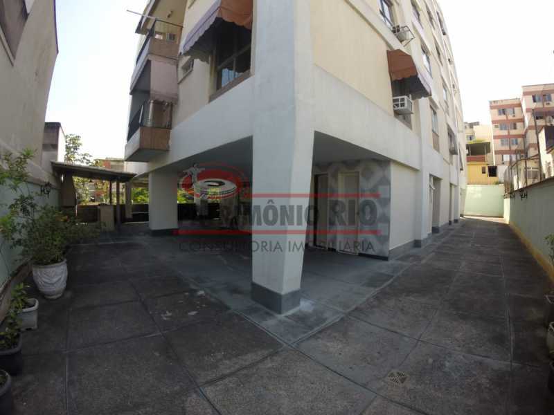 Conheça Fachada do prédio do imóvel - 2Quartos com dependência e vaga - PAAP24100 - 31 Fachada do prédio - 2Quartos com dependência e vaga - PAAP24100 - 31