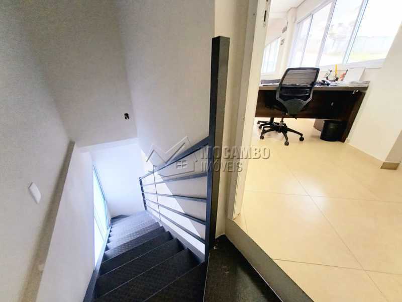 Conheça Passagem para sala inferior. do imóvel - Sala Comercial 110m² para alugar Itatiba,SP - R$ 3.000 - FCSL00234 - 9 Passagem para sala inferior. - Sala Comercial 110m² para alugar Itatiba,SP - R$ 3.000 - FCSL00234 - 9
