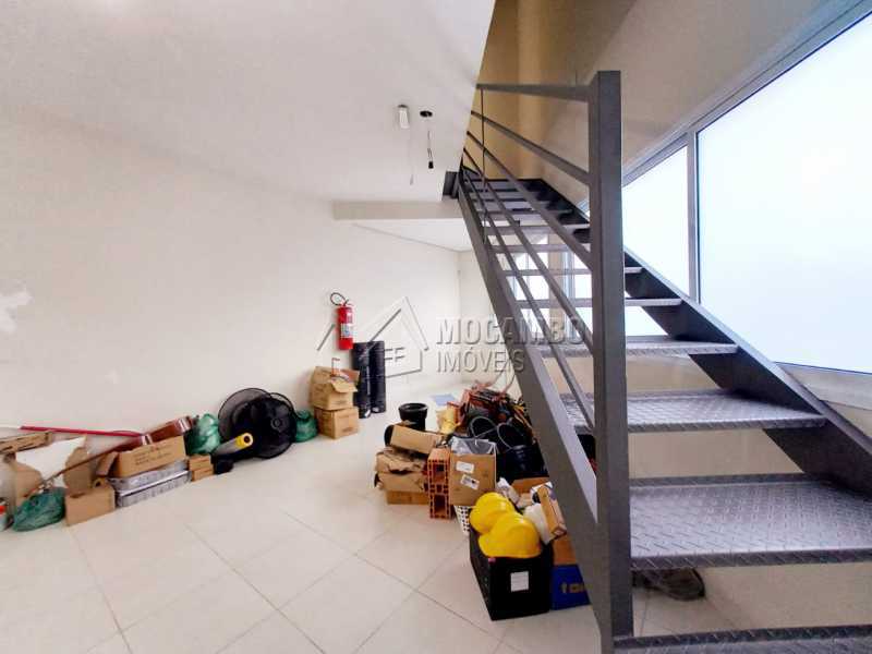 Conheça Passagem para sala superior. do imóvel - Sala Comercial 110m² para alugar Itatiba,SP - R$ 3.000 - FCSL00234 - 10 Passagem para sala superior. - Sala Comercial 110m² para alugar Itatiba,SP - R$ 3.000 - FCSL00234 - 10