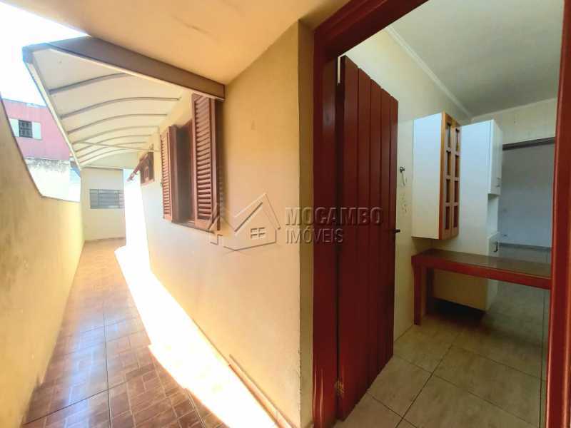 Conheça Corredor externo do imóvel - Casa 5 quartos para alugar Itatiba,SP - R$ 3.200 - FCCA50029 - 29 Corredor externo - Casa 5 quartos para alugar Itatiba,SP - R$ 3.200 - FCCA50029 - 29