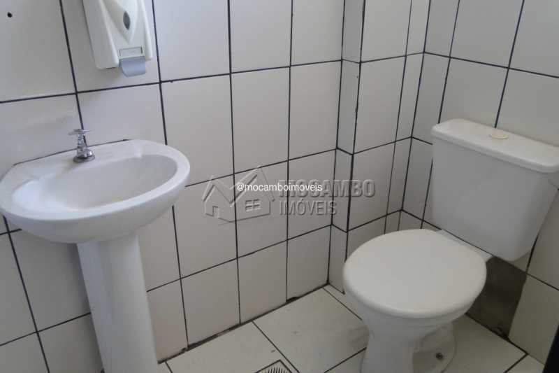 Conheça Banheiro Escritório do imóvel - Galpão 540m² para alugar Itatiba,SP - R$ 3.000 - FCGA00195 - 11 Banheiro Escritório - Galpão 540m² para alugar Itatiba,SP - R$ 3.000 - FCGA00195 - 11