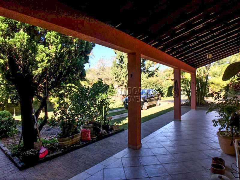 Conheça Varanda casa do imóvel - Chácara 1250m² À Venda Itatiba,SP - R$ 690.000 - FCCH30029 - 21 Varanda casa - Chácara 1250m² À Venda Itatiba,SP - R$ 690.000 - FCCH30029 - 21