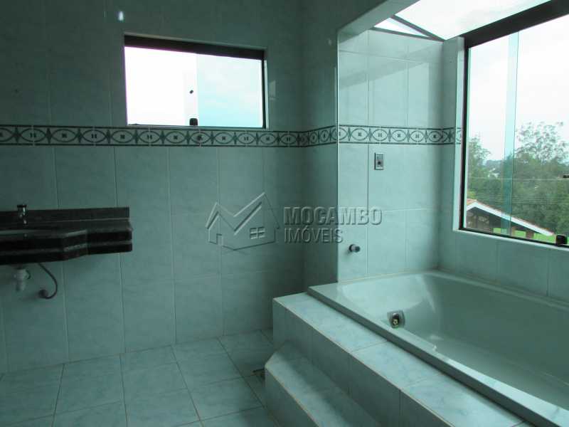Conheça Banheiro Suíte do imóvel - Casa À Venda no Condomínio Ville Chamonix - Jardim Nossa Senhora das Graças - Itatiba - SP - FCCN40010 - 9 Banheiro Suíte - Casa À Venda no Condomínio Ville Chamonix - Jardim Nossa Senhora das Graças - Itatiba - SP - FCCN40010 - 9