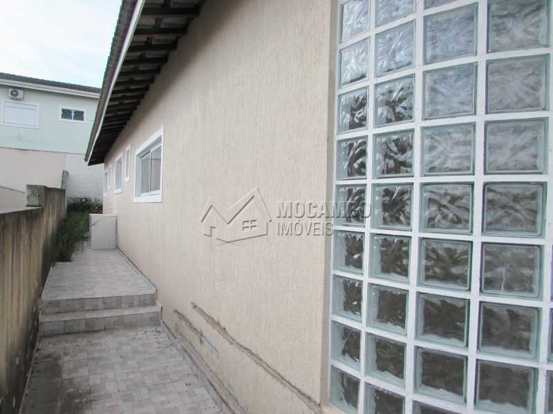 Conheça Lateral do imóvel - Casa em Condominio À Venda - Itatiba - SP - Residencial Fazenda Serrinha - FCCN30040 - 4 Lateral - Casa em Condominio À Venda - Itatiba - SP - Residencial Fazenda Serrinha - FCCN30040 - 4