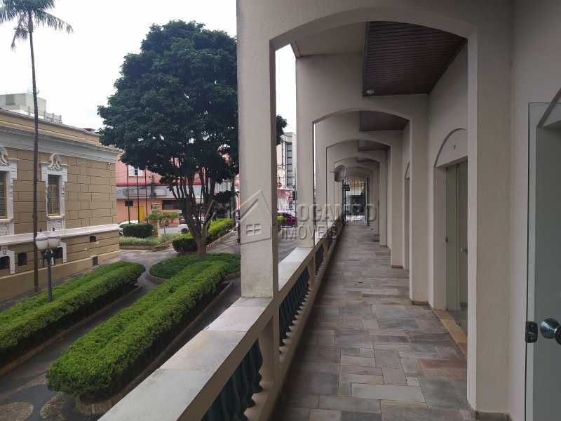 Conheça Hall de Entrada do imóvel - Sala Comercial Condomínio Edifício Santa Rosa, Itatiba, Centro, SP Para Alugar, 50m² - FCSL00042 - 6 Hall de Entrada - Sala Comercial Condomínio Edifício Santa Rosa, Itatiba, Centro, SP Para Alugar, 50m² - FCSL00042 - 6