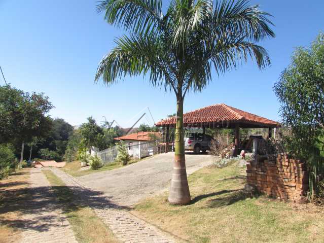 Conheça Garagem / casa principal do imóvel - Sítio 30000m² à venda Itatiba,SP - R$ 850.000 - FCSI20003 - 1 Garagem / casa principal - Sítio 30000m² à venda Itatiba,SP - R$ 850.000 - FCSI20003 - 1