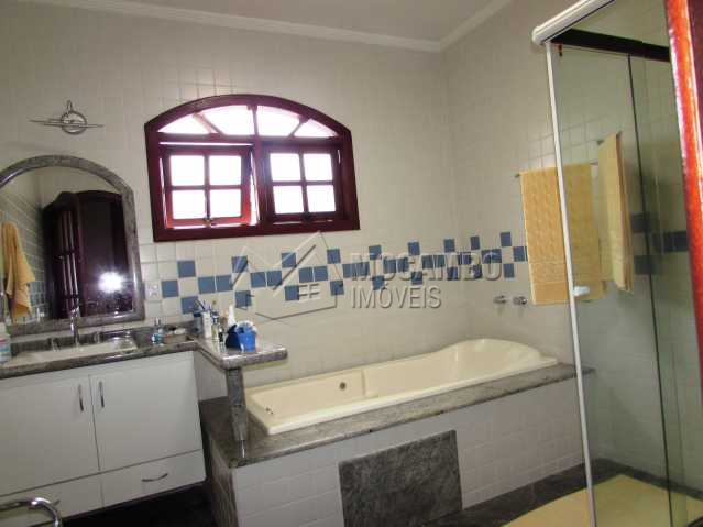 Conheça Banheiro Suite do imóvel - Casa em Condomínio Parque São Gabriel, Itatiba, Bairro Itapema, SP À Venda, 4 Quartos, 480m² - FCCN40036 - 14 Banheiro Suite - Casa em Condomínio Parque São Gabriel, Itatiba, Bairro Itapema, SP À Venda, 4 Quartos, 480m² - FCCN40036 - 14
