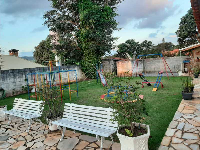 Conheça Jardin do imóvel - Chácara 1000m² à venda Itatiba,SP - R$ 450.000 - FCCH30061 - 10 Jardin - Chácara 1000m² à venda Itatiba,SP - R$ 450.000 - FCCH30061 - 10