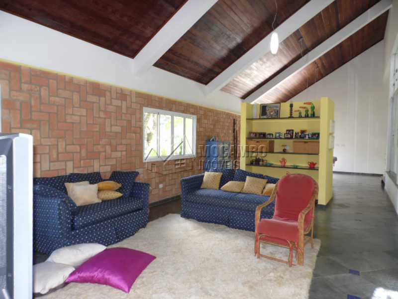 Conheça sala de lareira do imóvel - Casa Para Alugar no Condomínio Capela do Barreiro - Capela do Barreiro - Itatiba - SP - FCCN50006 - 5 sala de lareira - Casa Para Alugar no Condomínio Capela do Barreiro - Capela do Barreiro - Itatiba - SP - FCCN50006 - 5