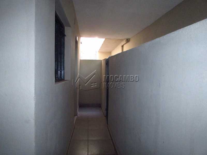 Conheça Corredor c/ portão do imóvel - Casa 1 quarto para alugar Itatiba,SP - R$ 530 - FCCA10102 - 9 Corredor c/ portão - Casa 1 quarto para alugar Itatiba,SP - R$ 530 - FCCA10102 - 9