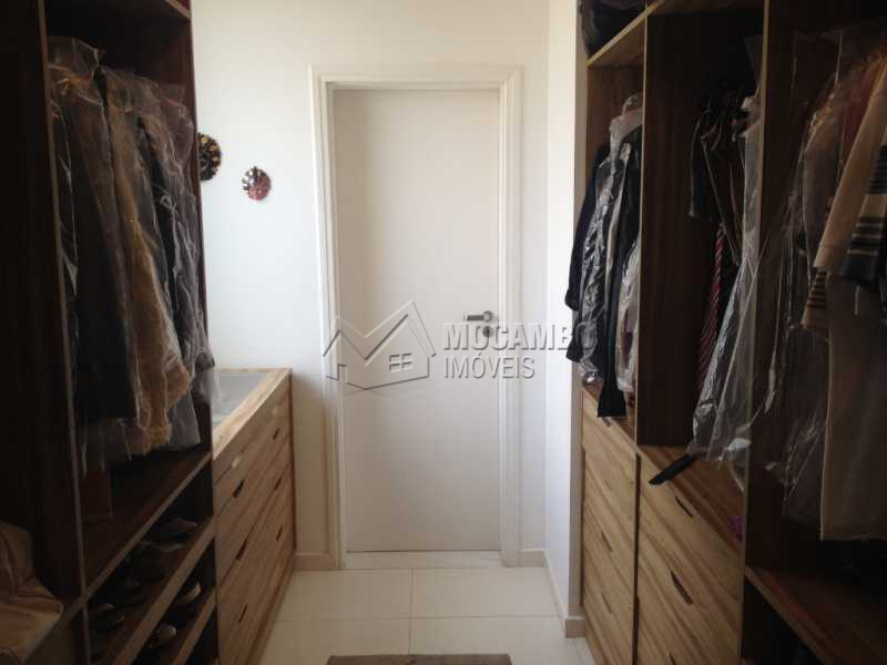 Conheça Closet Suíte Master do imóvel - Casa À Venda no Condomínio Itatiba Country Club - Residencial Fazenda Serrinha - Itatiba - SP - FCCN40064 - 24 Closet Suíte Master - Casa À Venda no Condomínio Itatiba Country Club - Residencial Fazenda Serrinha - Itatiba - SP - FCCN40064 - 24