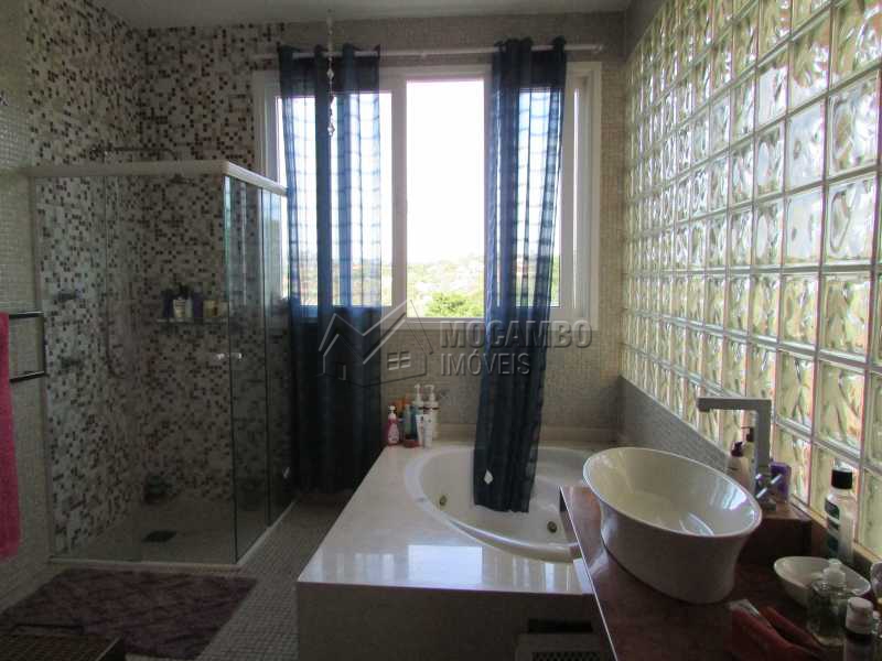 Conheça Suíte com hidro do imóvel - Casa À Venda no Condomínio Ville Chamonix - Jardim Nossa Senhora das Graças - Itatiba - SP - FCCN40065 - 20 Suíte com hidro - Casa À Venda no Condomínio Ville Chamonix - Jardim Nossa Senhora das Graças - Itatiba - SP - FCCN40065 - 20