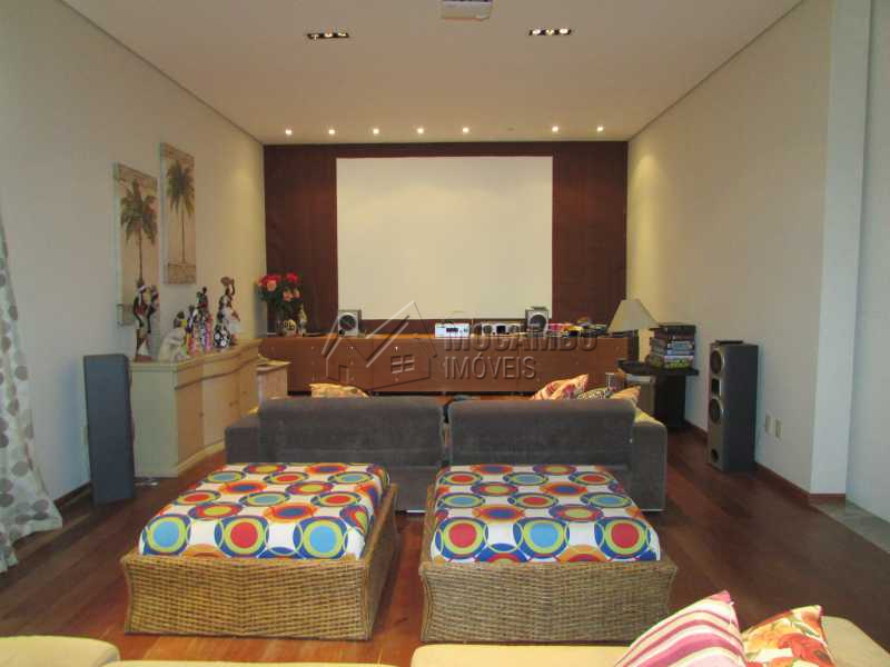 Conheça Sala Home telão do imóvel - Casa À Venda no Condomínio Ville Chamonix - Jardim Nossa Senhora das Graças - Itatiba - SP - FCCN40065 - 10 Sala Home telão - Casa À Venda no Condomínio Ville Chamonix - Jardim Nossa Senhora das Graças - Itatiba - SP - FCCN40065 - 10