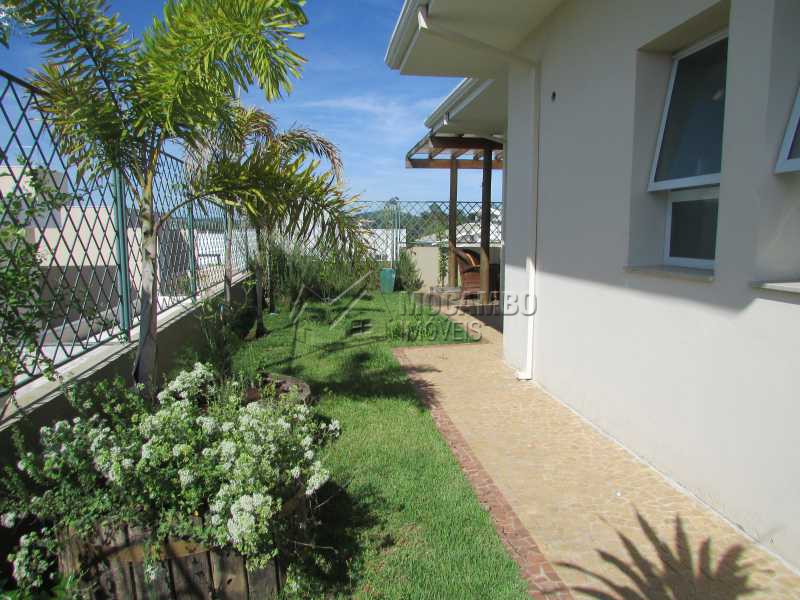 Conheça Quintal lateral do imóvel - Casa À Venda no Condomínio Ville de France - Jardim Nossa Senhora das Graças - Itatiba - SP - FCCN30195 - 4 Quintal lateral - Casa À Venda no Condomínio Ville de France - Jardim Nossa Senhora das Graças - Itatiba - SP - FCCN30195 - 4
