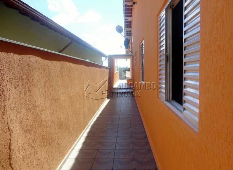 Conheça Corredor lateral do imóvel - Casa À Venda - Itatiba - SP - Bairro do Engenho - FCCA20772 - 13 Corredor lateral - Casa À Venda - Itatiba - SP - Bairro do Engenho - FCCA20772 - 13