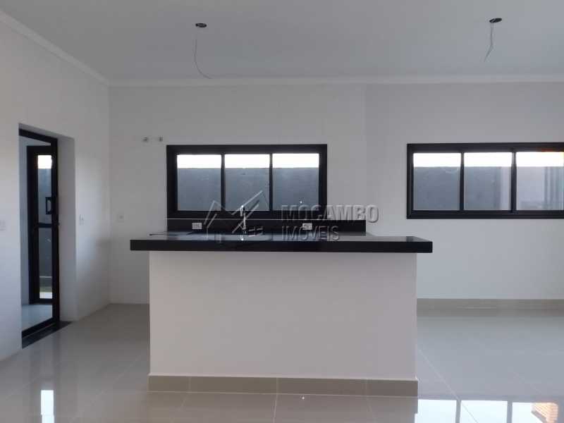 Conheça Cozinha Americana do imóvel - Casa em Condominio À Venda - Itatiba - SP - Residencial Fazenda Serrinha - FCCN30271 - 13 Cozinha Americana - Casa em Condominio À Venda - Itatiba - SP - Residencial Fazenda Serrinha - FCCN30271 - 13