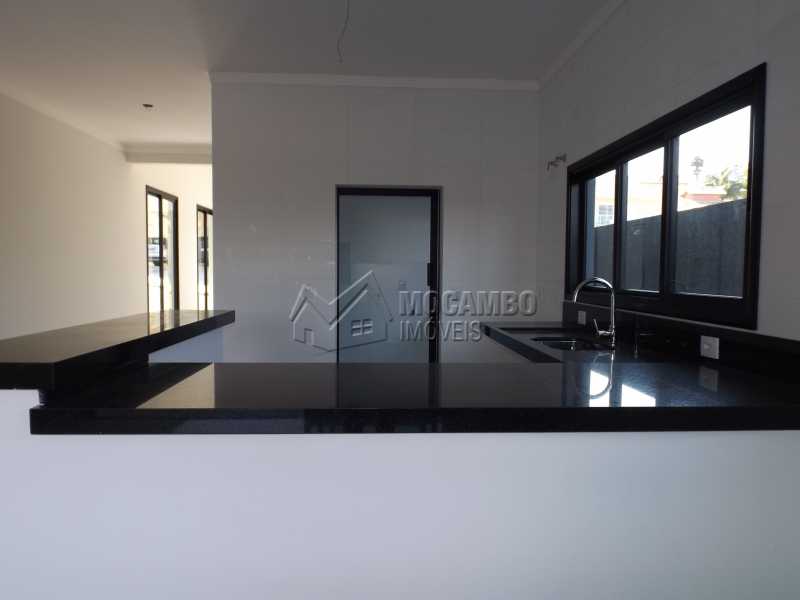 Conheça Cozinha Americana do imóvel - Casa em Condominio À Venda - Itatiba - SP - Residencial Fazenda Serrinha - FCCN30271 - 15 Cozinha Americana - Casa em Condominio À Venda - Itatiba - SP - Residencial Fazenda Serrinha - FCCN30271 - 15