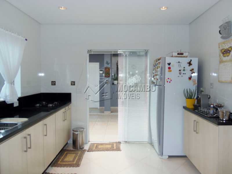 Conheça Cozinha com despensa do imóvel - Casa em Condominio À Venda - Itatiba - SP - Residencial Fazenda Serrinha - FCCN30282 - 4 Cozinha com despensa - Casa em Condominio À Venda - Itatiba - SP - Residencial Fazenda Serrinha - FCCN30282 - 4
