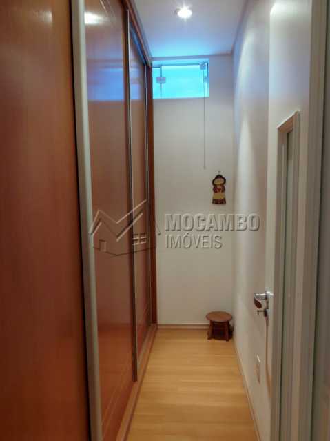 Conheça Closet Suíte do imóvel - Casa em Condominio À Venda - Itatiba - SP - Residencial Fazenda Serrinha - FCCN30282 - 11 Closet Suíte - Casa em Condominio À Venda - Itatiba - SP - Residencial Fazenda Serrinha - FCCN30282 - 11