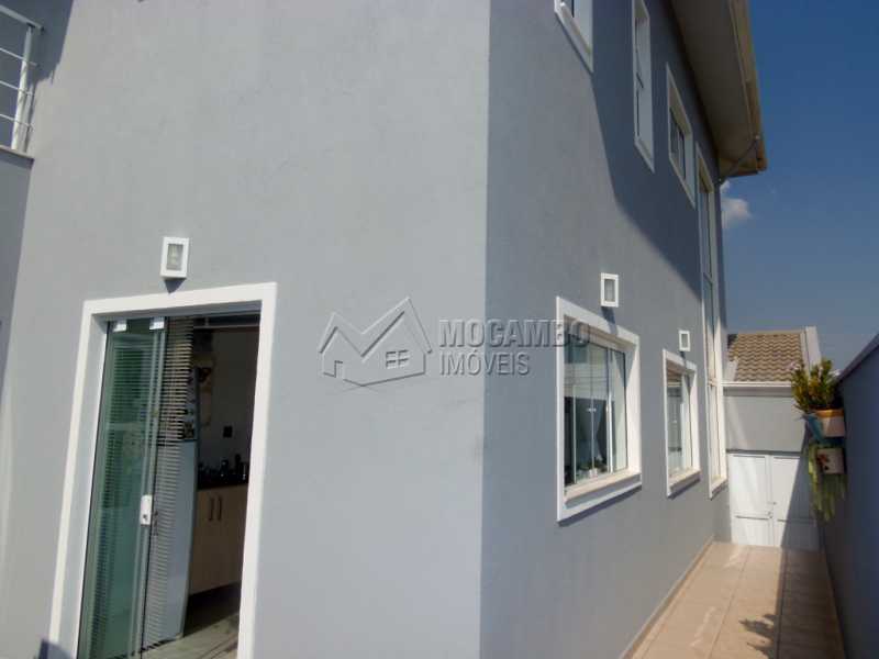 Conheça Corredor Lateral do imóvel - Casa em Condominio À Venda - Itatiba - SP - Residencial Fazenda Serrinha - FCCN30282 - 28 Corredor Lateral - Casa em Condominio À Venda - Itatiba - SP - Residencial Fazenda Serrinha - FCCN30282 - 28