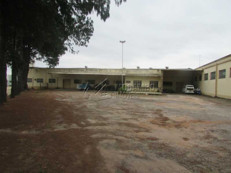 Conheça Área Externa do imóvel - Galpão Para Alugar - Itatiba - SP - Jardim Santo Antônio - FCGA00122 - 7 Área Externa - Galpão Para Alugar - Itatiba - SP - Jardim Santo Antônio - FCGA00122 - 7