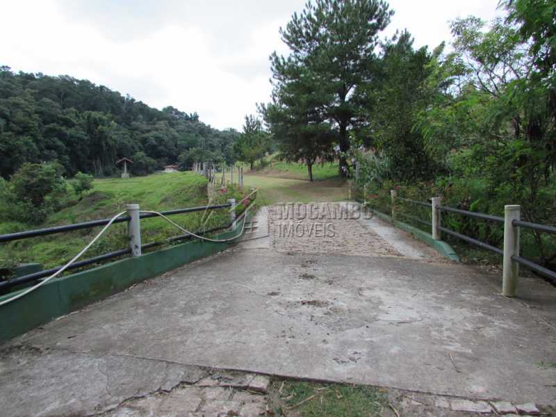 Conheça Acesso sede do imóvel - Sítio 193600m² à venda Itatiba,SP - R$ 2.500.000 - FCSI30003 - 7 Acesso sede - Sítio 193600m² à venda Itatiba,SP - R$ 2.500.000 - FCSI30003 - 7