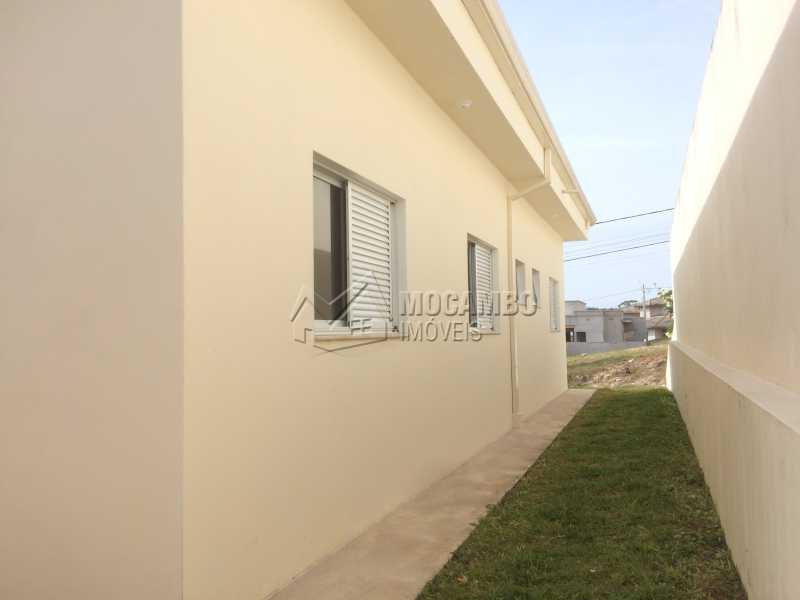 Conheça Corredor lateral do imóvel - Casa em Condomínio 3 quartos à venda Itatiba,SP - R$ 1.200.000 - FCCN30330 - 19 Corredor lateral - Casa em Condomínio 3 quartos à venda Itatiba,SP - R$ 1.200.000 - FCCN30330 - 19