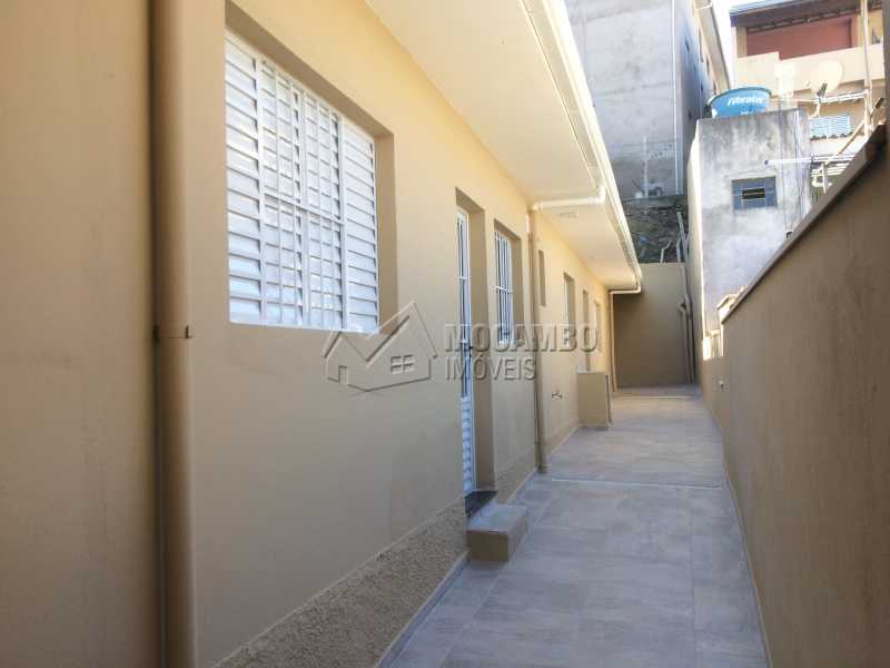 Conheça Corredor lateral do imóvel - Casa 2 quartos à venda Itatiba,SP - R$ 220.000 - FCCA21020 - 1 Corredor lateral - Casa 2 quartos à venda Itatiba,SP - R$ 220.000 - FCCA21020 - 1