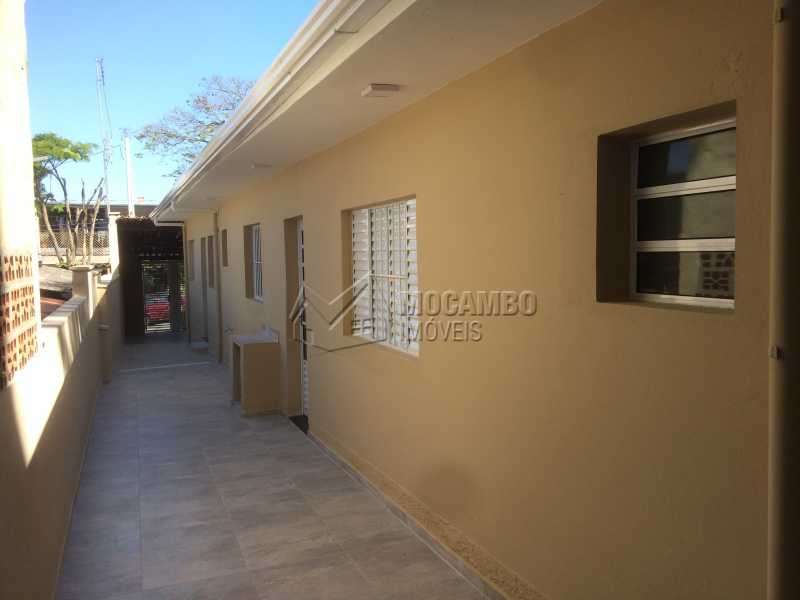 Conheça Corredor lateral do imóvel - Casa 2 quartos à venda Itatiba,SP - R$ 220.000 - FCCA21020 - 3 Corredor lateral - Casa 2 quartos à venda Itatiba,SP - R$ 220.000 - FCCA21020 - 3