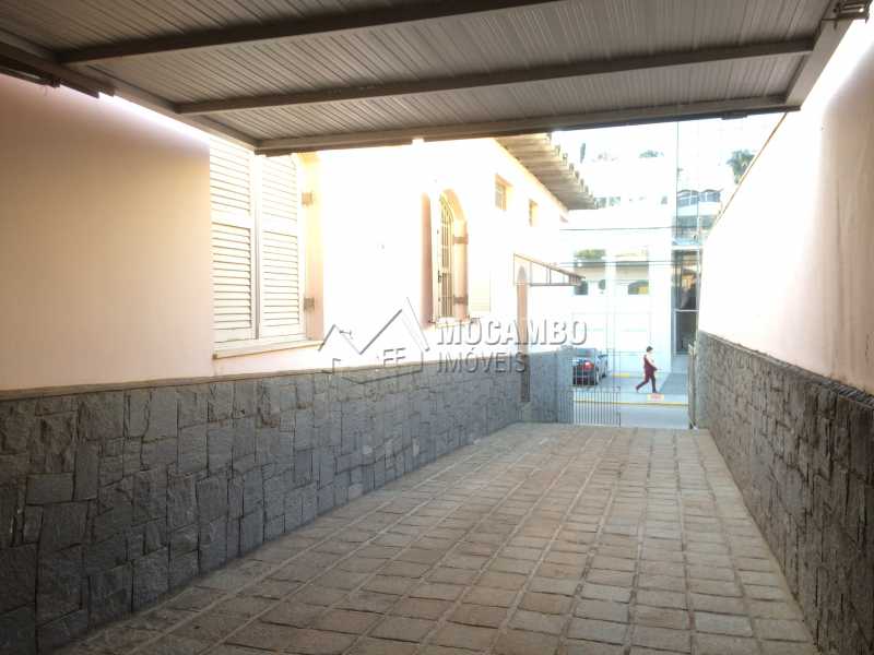 Conheça Garagem do imóvel - Casa 4 quartos à venda Itatiba,SP Centro - R$ 600.000 - FCCA40114 - 6 Garagem - Casa 4 quartos à venda Itatiba,SP Centro - R$ 600.000 - FCCA40114 - 6