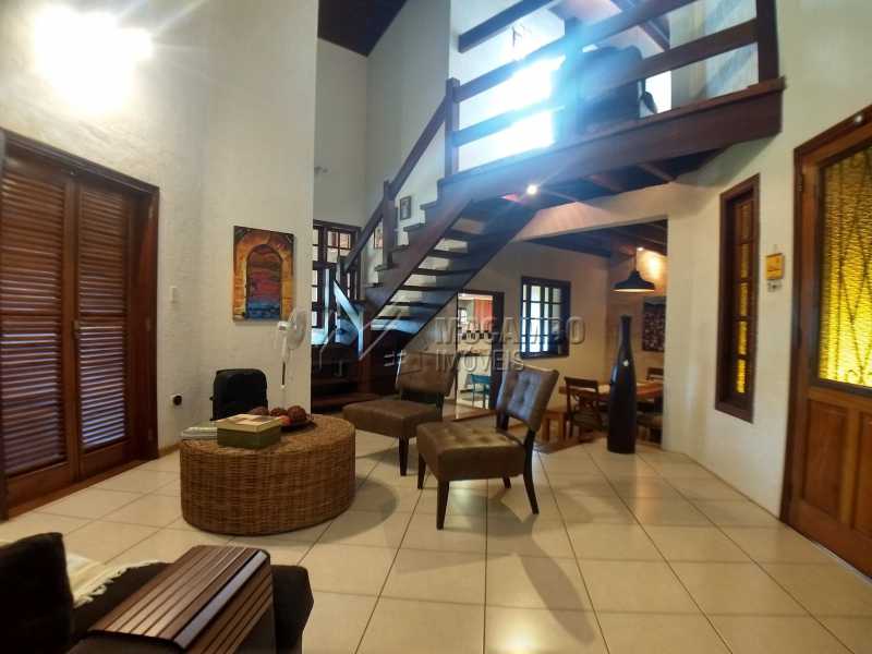 Conheça Sala de Estar do imóvel - Chácara 1290m² à venda Itatiba,SP - R$ 850.000 - FCCH30103 - 10 Sala de Estar - Chácara 1290m² à venda Itatiba,SP - R$ 850.000 - FCCH30103 - 10