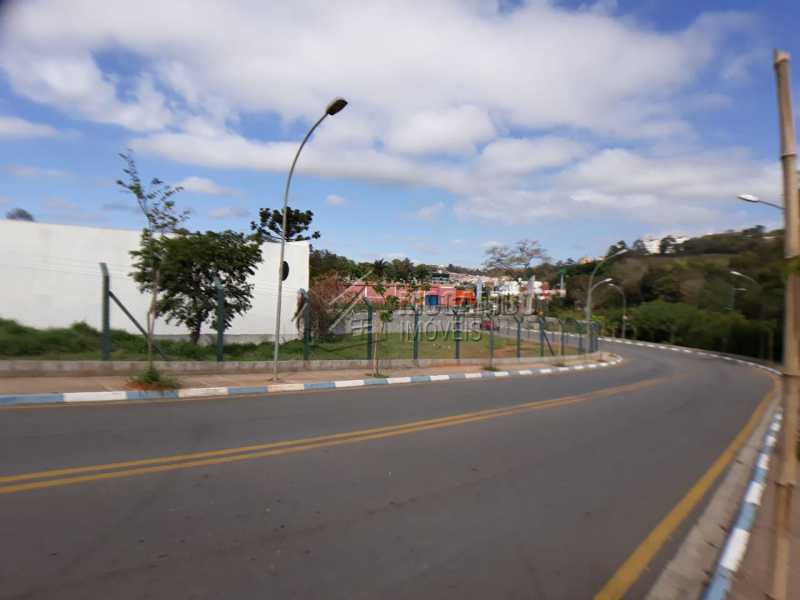 Conheça vista da rua lateral do imóvel - Terreno 2045m² à venda Itatiba,SP - R$ 2.000.000 - FCMF00111 - 4 vista da rua lateral - Terreno 2045m² à venda Itatiba,SP - R$ 2.000.000 - FCMF00111 - 4