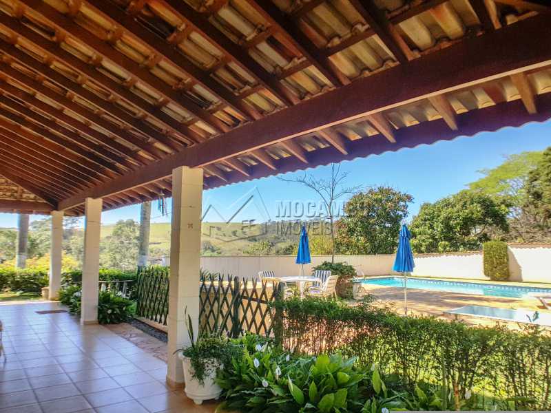 Conheça Varanda fundos e piscina do imóvel - Chácara 10000m² à venda Rua Maria Clara Franco de Camargo,Itatiba,SP - R$ 1.500.000 - FCCH60004 - 26 Varanda fundos e piscina - Chácara 10000m² à venda Rua Maria Clara Franco de Camargo,Itatiba,SP - R$ 1.500.000 - FCCH60004 - 26