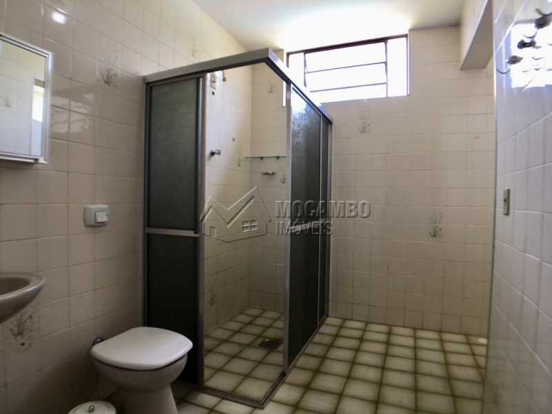 Conheça Banheiro edícula do imóvel - Chácara À Venda - Itatiba - SP - Jardim Leonor - FCCH30109 - 18 Banheiro edícula - Chácara À Venda - Itatiba - SP - Jardim Leonor - FCCH30109 - 18
