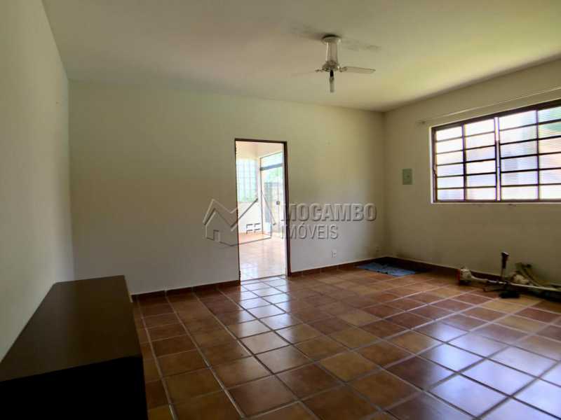 Conheça Sala edícula do imóvel - Chácara À Venda - Itatiba - SP - Jardim Leonor - FCCH30109 - 15 Sala edícula - Chácara À Venda - Itatiba - SP - Jardim Leonor - FCCH30109 - 15
